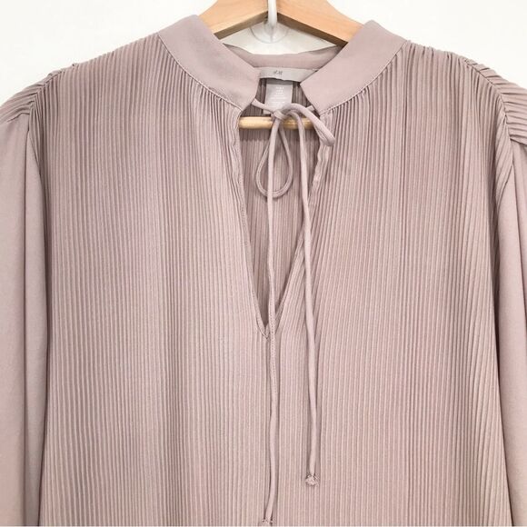 H&M Dusty Lavender pleated V Tie Neck Long Sleeve Lightweight Drape Blouse - Picture 4 of 14